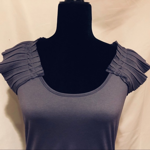 Beautiful Banana Republic Top! - Picture 2 of 4